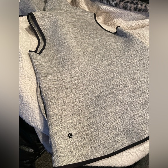 Lululemon Gray vest Reversible - Picture 5 of 9
